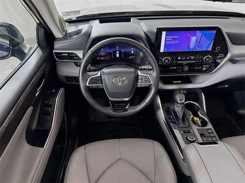 Used 2023 Toyota Highlander L image 22