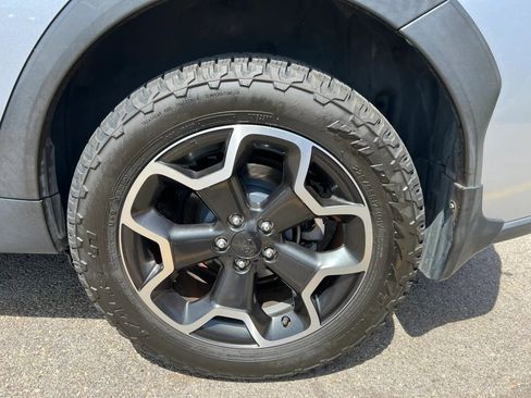 Used 2015 Subaru Crosstrek 2.0i Premium image 12