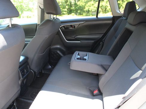 Used 2022 Toyota RAV4 LE AWD/4WD image 18