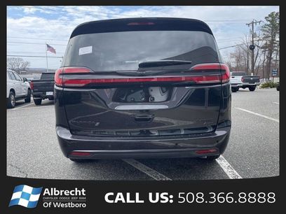 New 2026 Chrysler Pacifica Limited w/ S Appearance Package