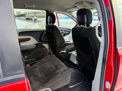 Used 2012 Dodge Grand Caravan SXT image 16