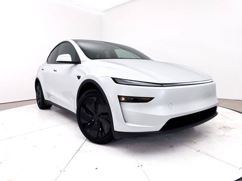 Used 2026 Tesla Model Y Long Range AWD/4WD image 1