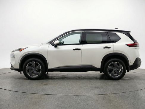 Used 2025 Nissan Rogue SV AWD/4WD image 5