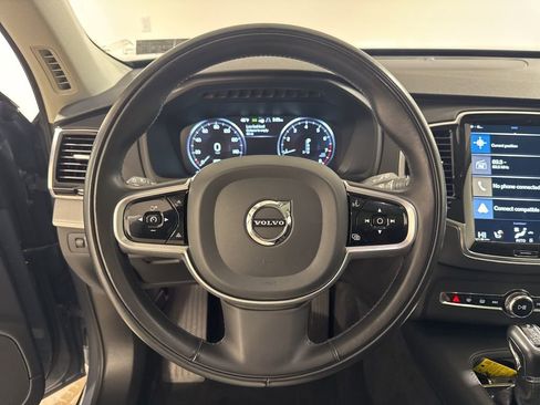 Used 2022 Volvo XC90 T5 Momentum w/ Advanced Package image 11