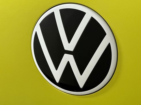 Used 2025 Volkswagen ID. Buzz Pro S Plus AWD/4WD image 11