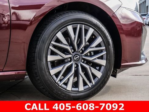 Used 2025 Nissan Altima 2.5 SV FWD image 9