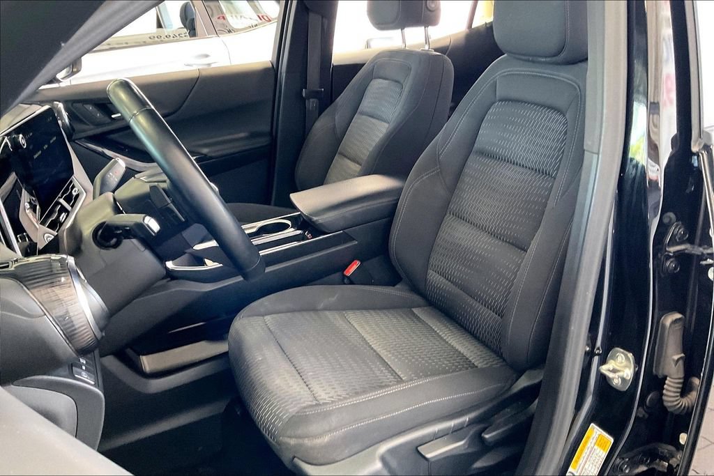 Used 2025 Chevrolet Equinox LT AWD/4WD image 3