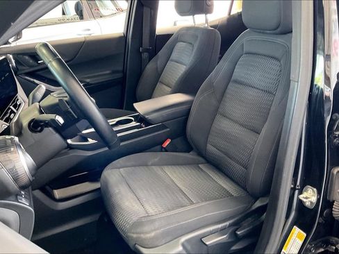 Used 2025 Chevrolet Equinox LT AWD/4WD image 3
