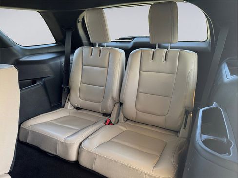 Used 2018 Ford Explorer XLT w/ Equipment Group 202A FWD image 20