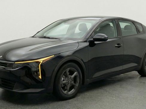 Used 2025 Kia K4 LXS image 3