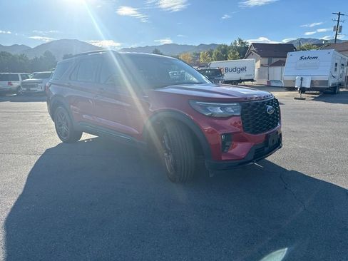 Used 2025 Ford Explorer ST-Line w/ ST-Line Street Pack AWD/4WD image 6