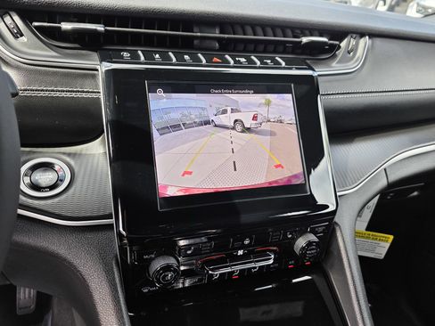 New 2025 Jeep Grand Cherokee 4WD image 15