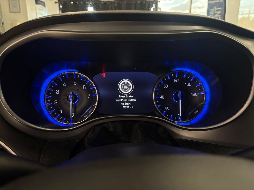 Used 2019 Chrysler Pacifica Touring-L Plus w/ Advanced Safetytec Group FWD image 26