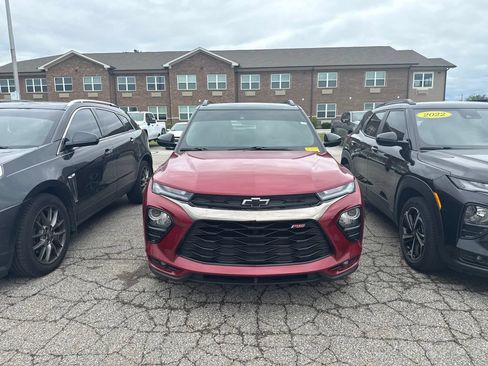 Used 2021 Chevrolet TrailBlazer RS w/ Technology Package FWD image 2