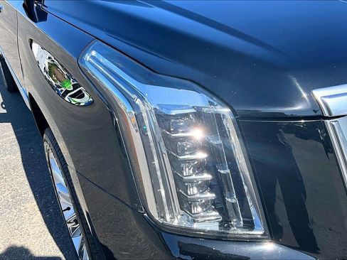 Used 2018 Cadillac Escalade ESV Platinum AWD/4WD image 28