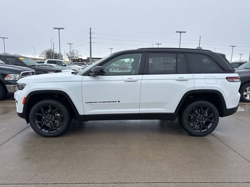 New 2025 Jeep Grand Cherokee Limited image 28