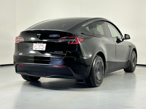 Used 2021 Tesla Model Y Long Range image 8