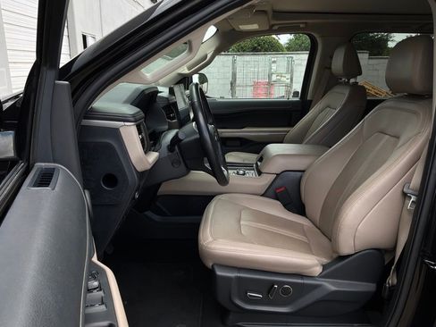 Used 2024 Ford Expedition Max Limited AWD/4WD image 10