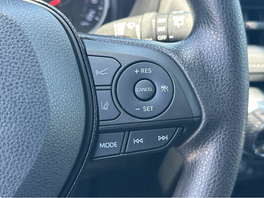 Used 2021 Toyota RAV4 XLE w/ Convenience Package FWD image 23