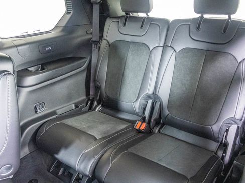 New 2025 Jeep Grand Cherokee L Altitude image 30