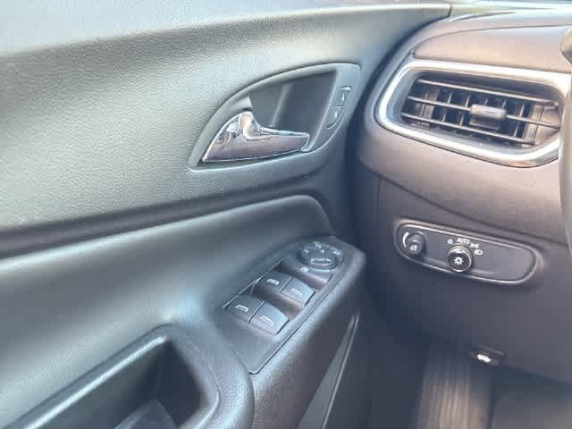 Used 2024 Chevrolet Equinox LT FWD image 39