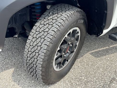 Used 2025 Toyota Tacoma TRD Off-Road w/ TRD Off Road Upgrade Package AWD/4WD image 42