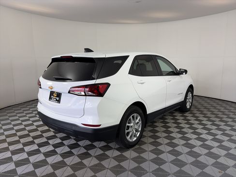 Used 2023 Chevrolet Equinox LS w/ LS Convenience Package FWD image 10