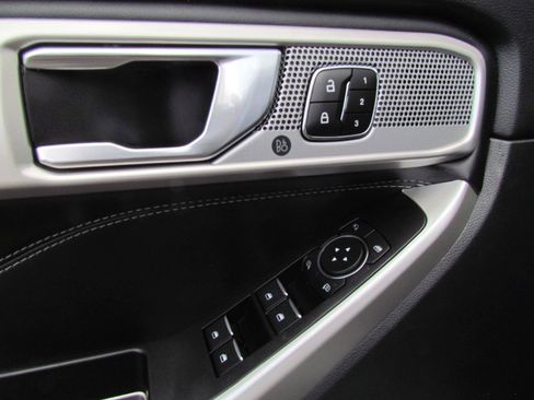 Used 2020 Ford Explorer Limited RWD image 33
