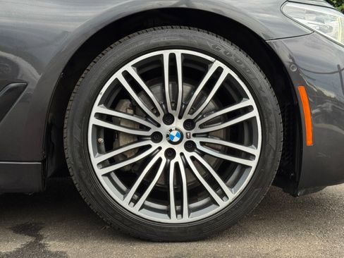 Used 2020 BMW 530i xDrive w/ M Sport Package AWD/4WD image 18