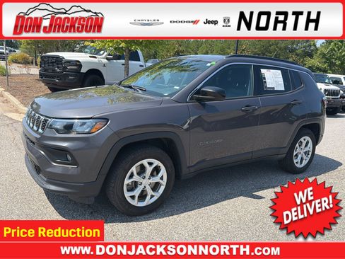 Used 2024 Jeep Compass Latitude AWD/4WD image 1