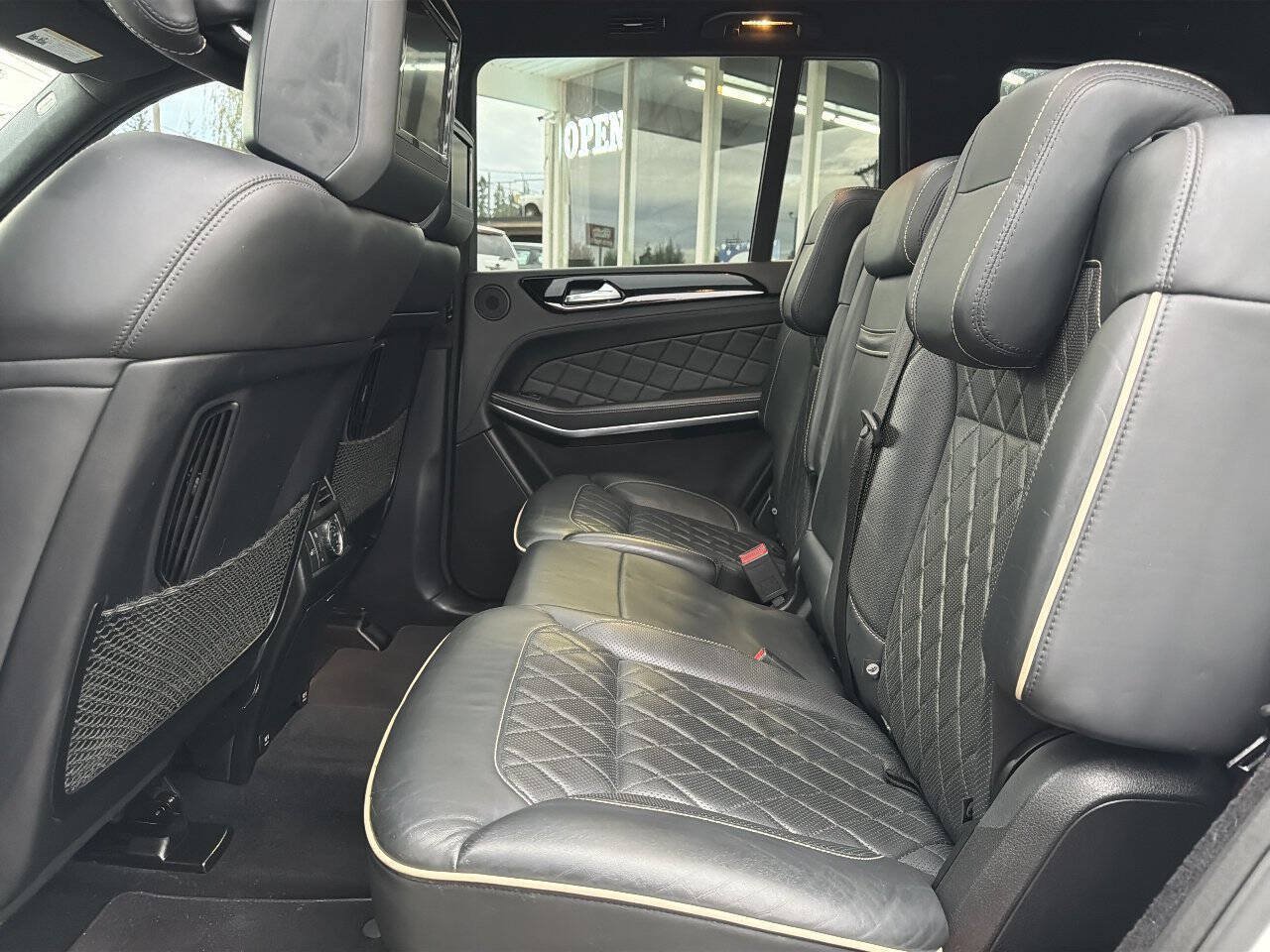Used 2015 Mercedes-Benz GL 550 4MATIC w/ Driver Assistance Package image 36