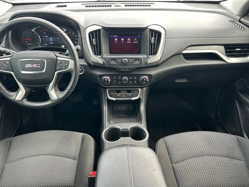 Used 2024 GMC Terrain SLE w/ Driver Convenience Package FWD image 11