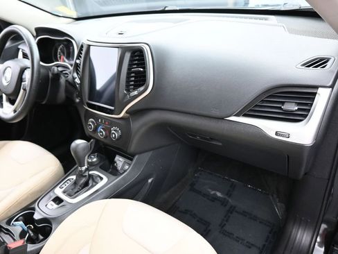 Used 2016 Jeep Cherokee Sport AWD/4WD image 39