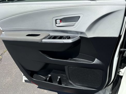 Used 2025 Toyota Sienna LE FWD image 12