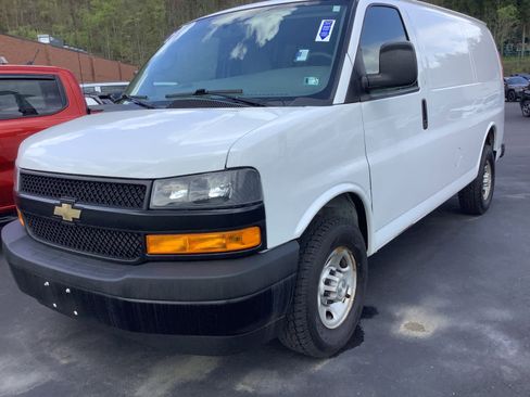 Used 2021 Chevrolet Express 2500 w/ Driver Convenience Package RWD image 4
