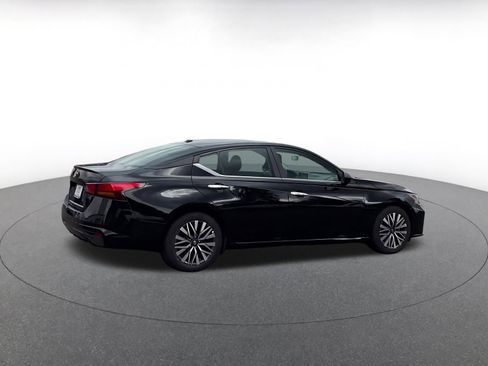 Used 2025 Nissan Altima 2.5 SV image 14