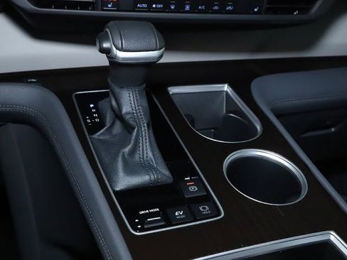 Used 2024 Toyota Sienna XLE image 38