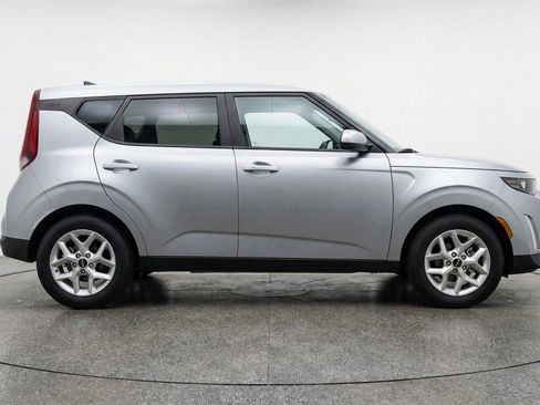 Used 2025 Kia Soul LX w/ LX Technology Package image 8