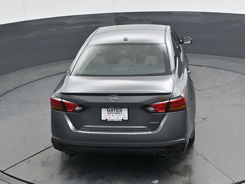 Used 2023 Nissan Altima 2.0 SR FWD image 41