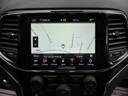 Used 2020 Jeep Grand Cherokee Overland AWD/4WD image 20