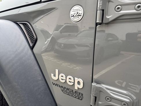 Used 2018 Jeep Wrangler Unlimited Sport S AWD/4WD image 10
