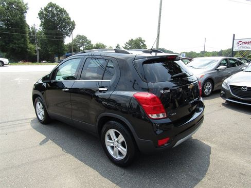 Used 2019 Chevrolet Trax LT w/ LT Convenience Package FWD image 5