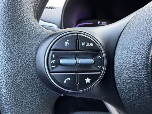 Used 2025 Kia Soul LX w/ LX Technology Package FWD image 22