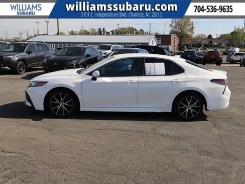 Used 2022 Toyota Camry SE image 5