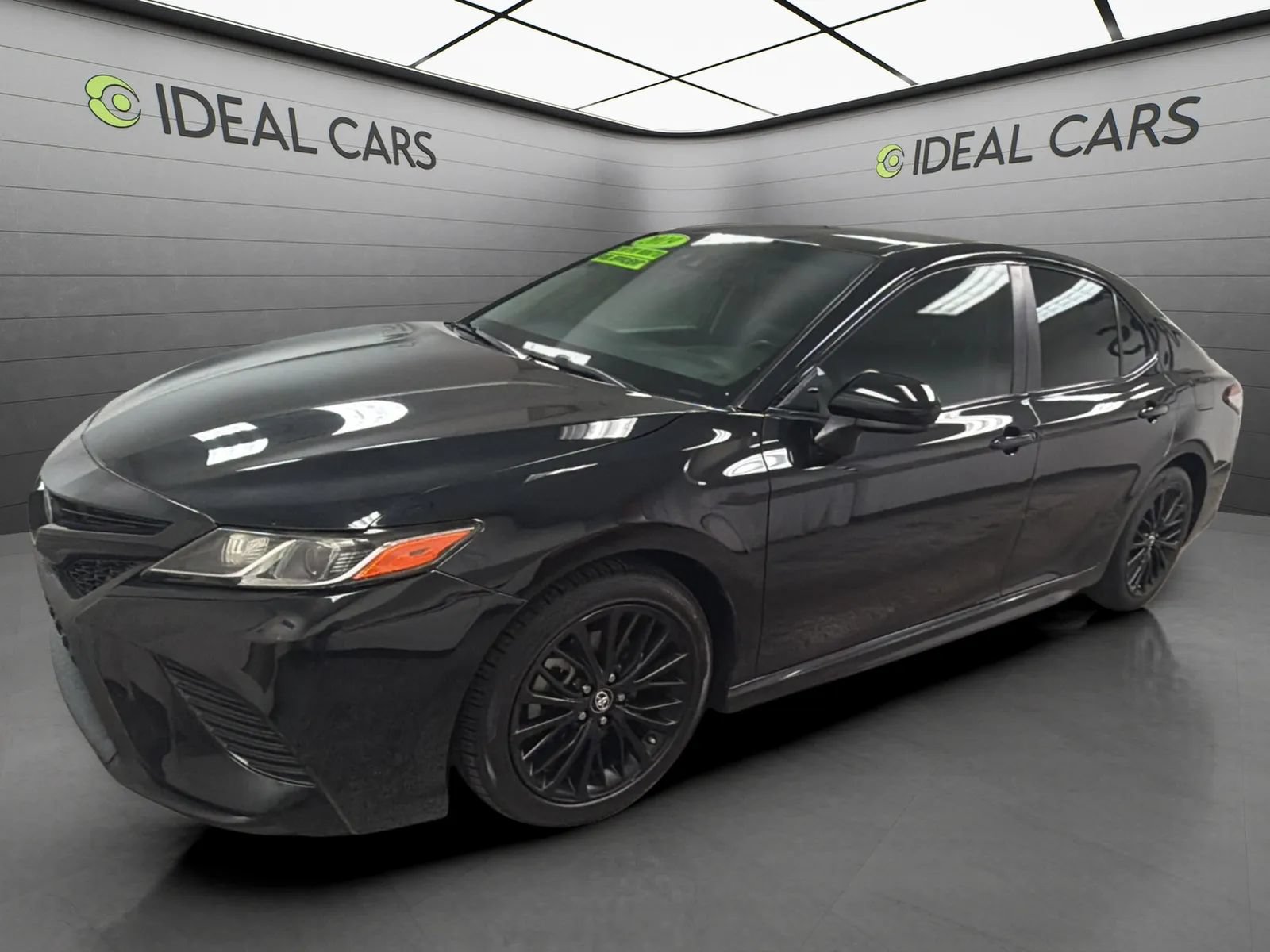 Used 2019 Toyota Camry SE FWD image 1