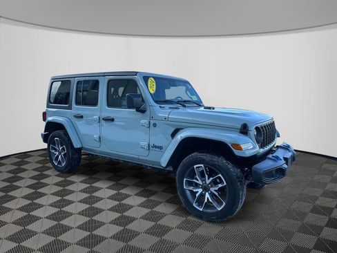 Used 2024 Jeep Wrangler Unlimited w/ Convenience Group image 3