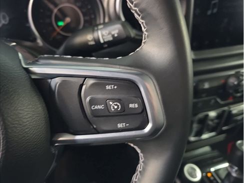 Used 2022 Jeep Wrangler Unlimited Sahara image 27