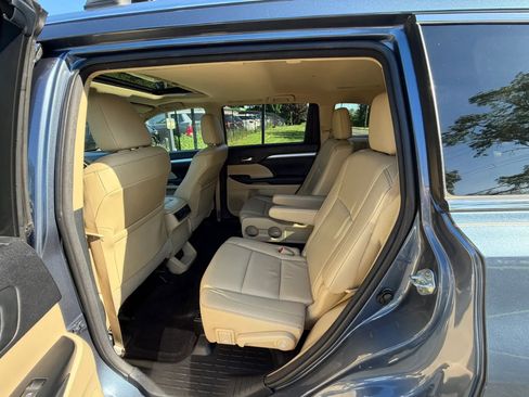 Used 2015 Toyota Highlander XLE FWD image 22
