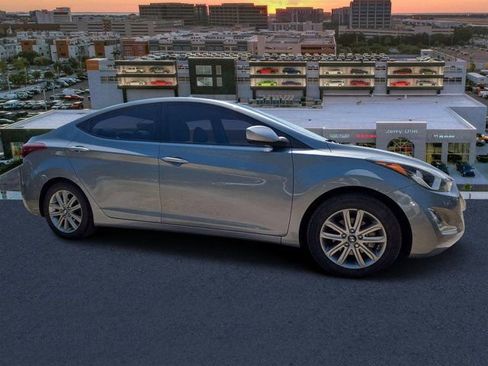 Used 2014 Hyundai Elantra SE w/ Option Group 02 FWD image 1