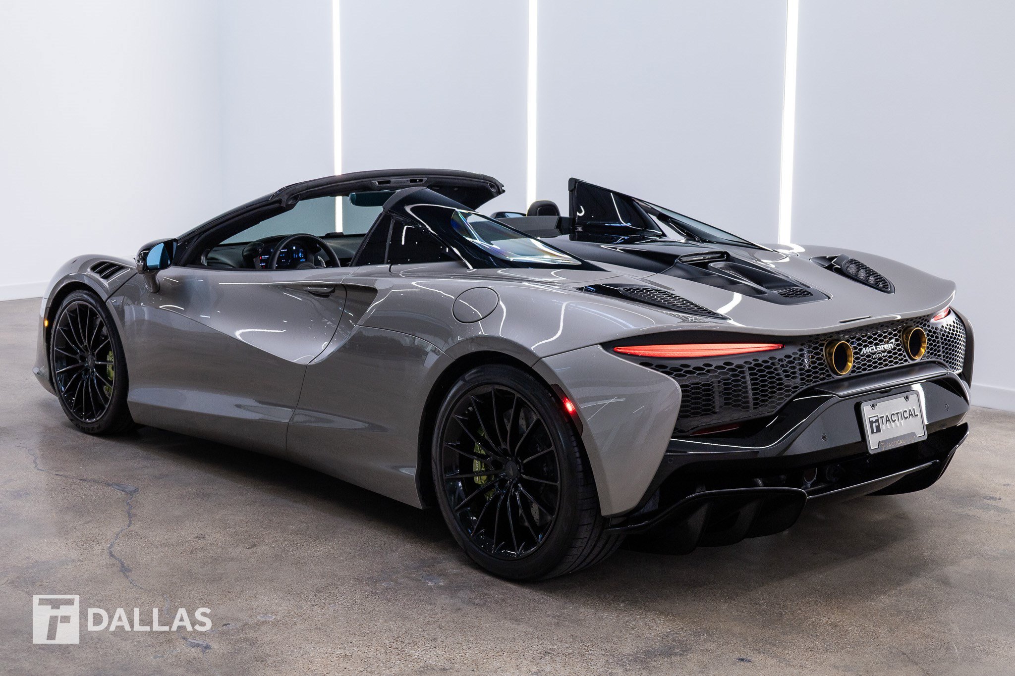 Used 2025 McLaren Artura Spider RWD image 7